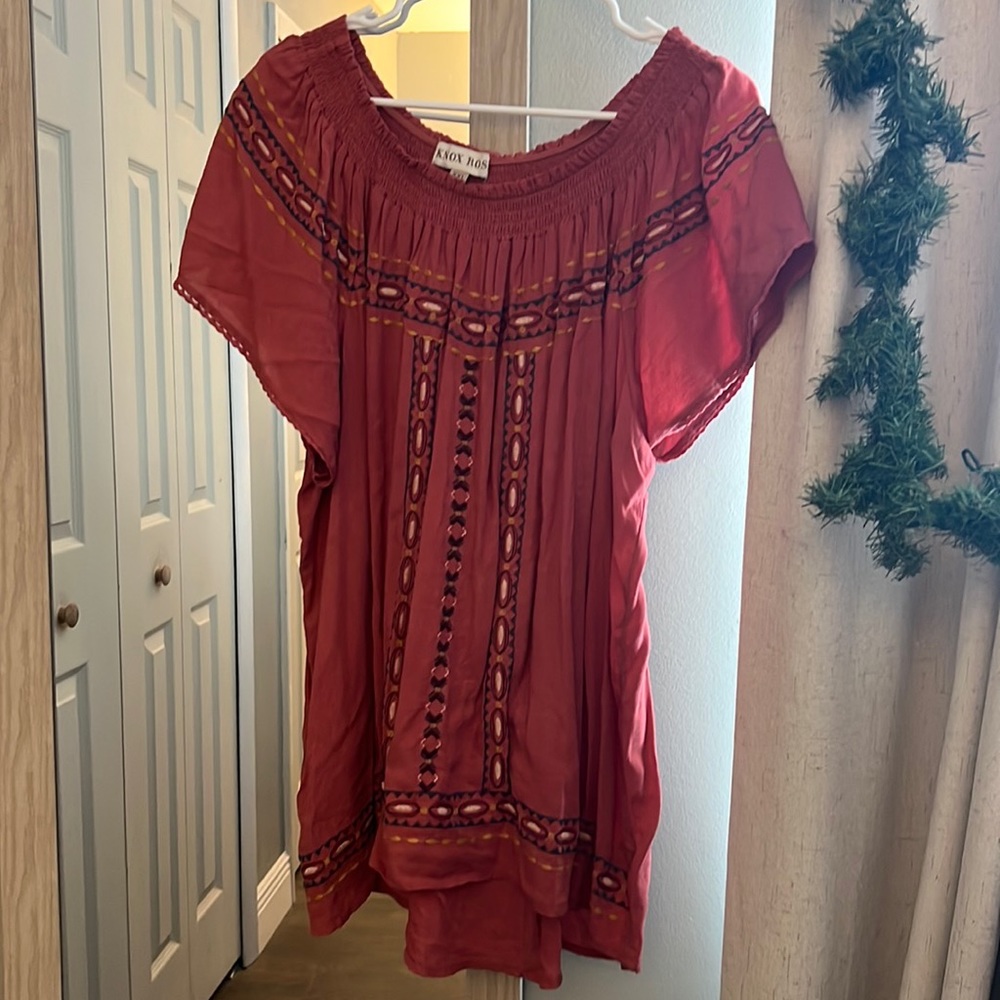 Beautiful Thread Pattern Top